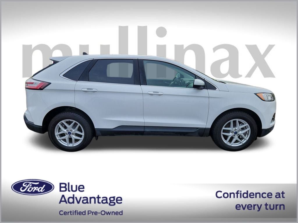 2022 Ford Edge SEL photo 2