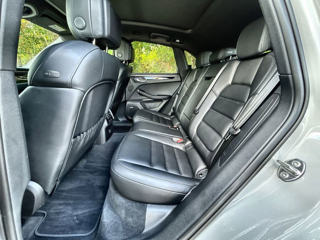 2024 Porsche Macan Base photo 27