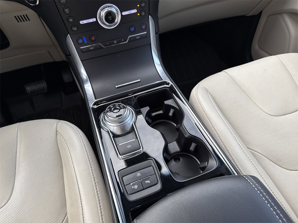 2019 Ford Edge Titanium photo 14