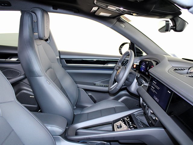2025 Porsche Macan Electric photo 26