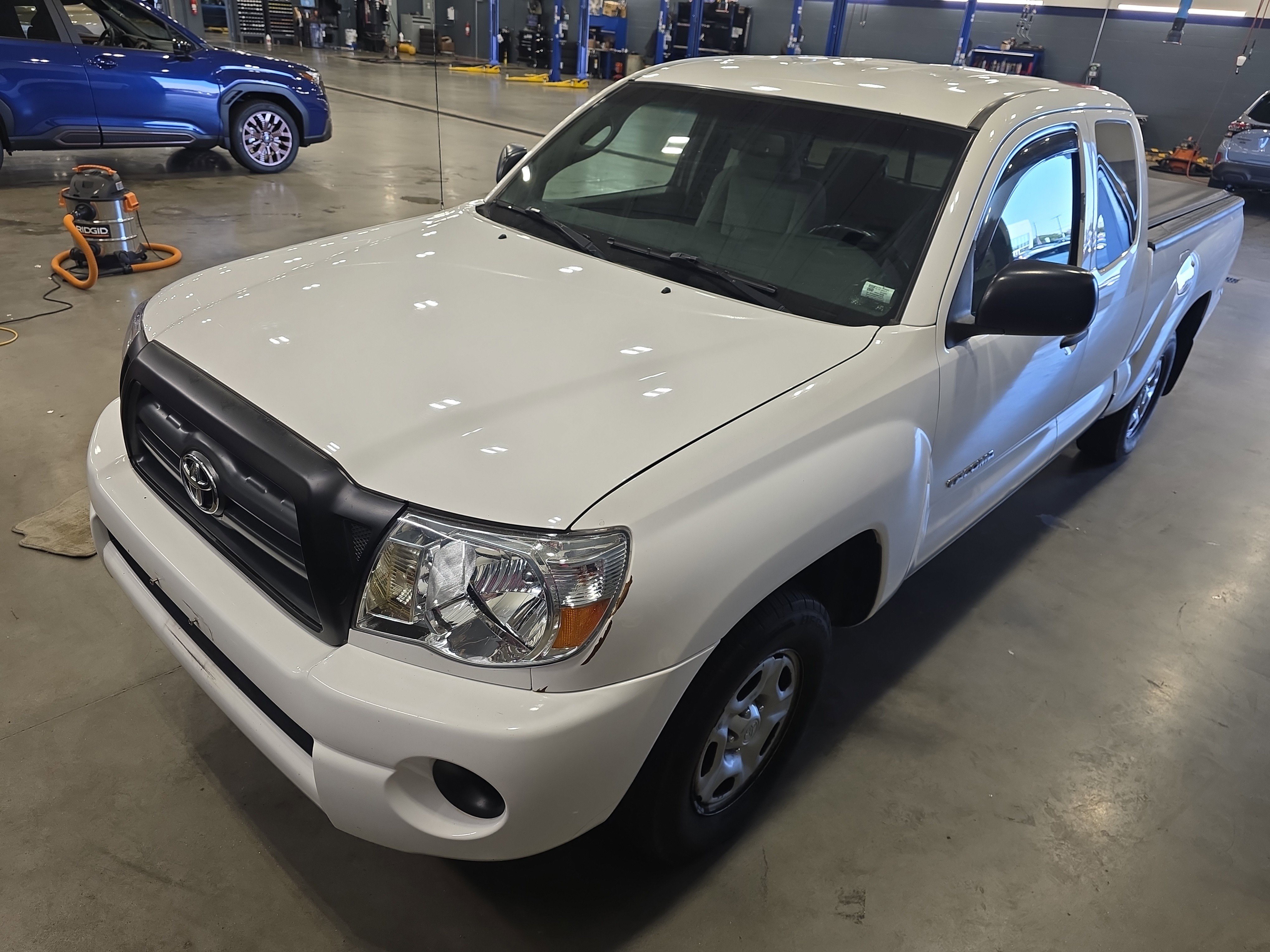 Used 2011 Toyota Tacoma Base with VIN 5TFTX4CN8BX010163 for sale in O'Fallon, MO