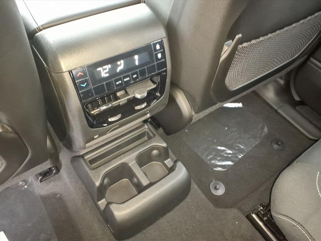 2025 Jeep Grand Cherokee Laredo photo 4