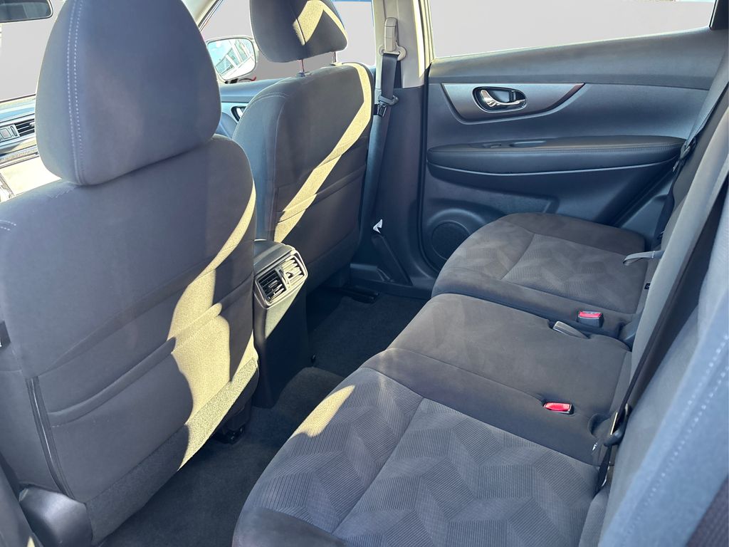 2016 Nissan Rogue SV photo 10