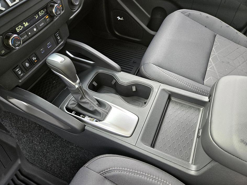 2025 Nissan Frontier Crew Cab SV photo 13