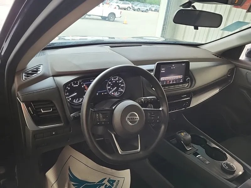 2021 Nissan Rogue SV photo 17