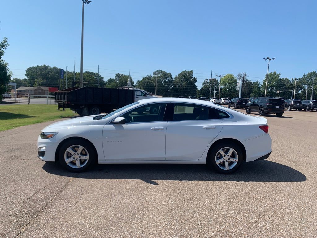 2024 Chevrolet Malibu LS photo 4