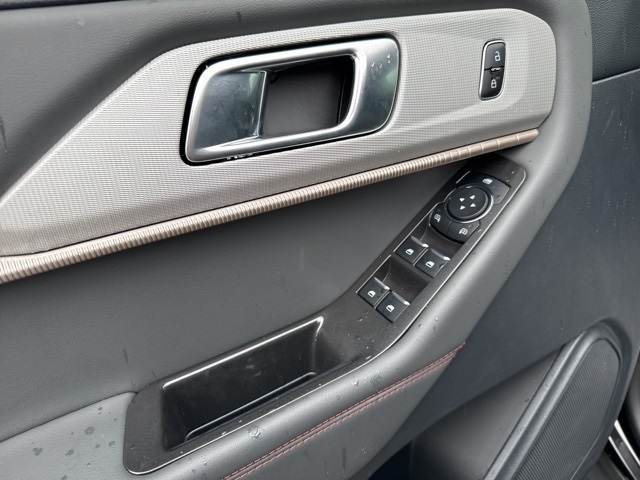 2025 Ford Explorer photo 24