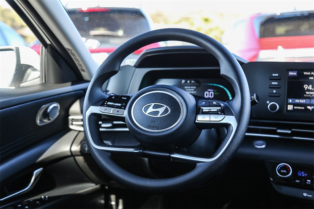 2025 Hyundai Elantra Blue SEL Sport photo 16