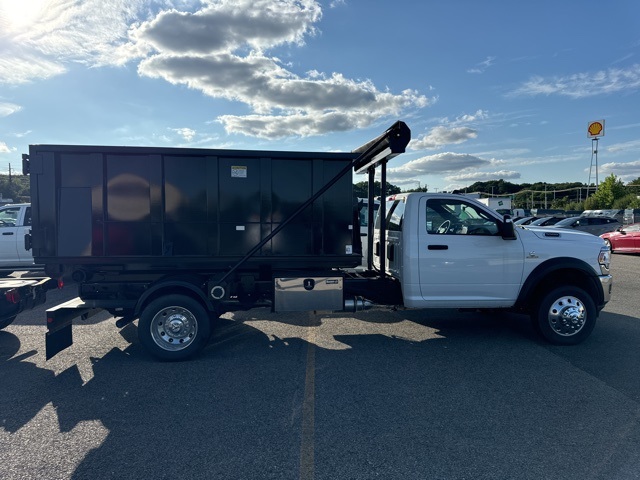 2024 Ram 5500 Tradesman photo 2