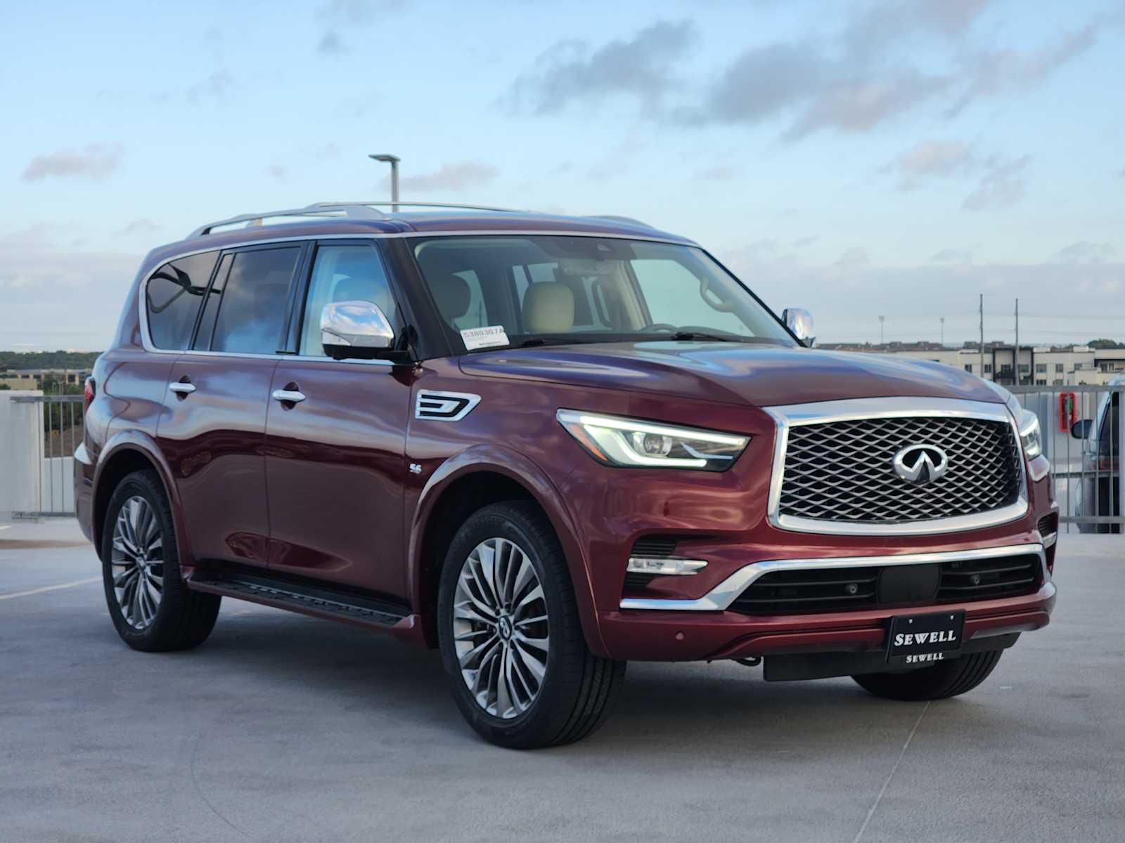2020 Infiniti QX80 Luxe photo 3