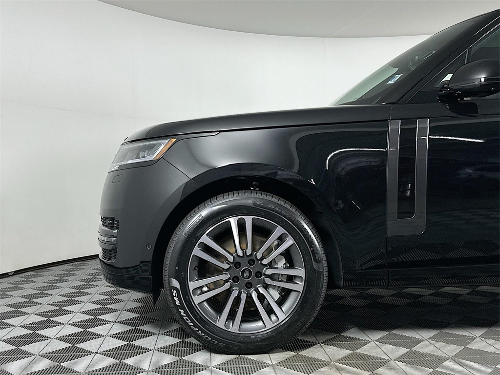2025 Land Rover Range Rover SE photo 9