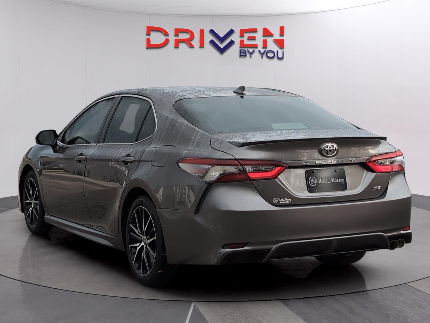 2021 Toyota Camry SE photo 3