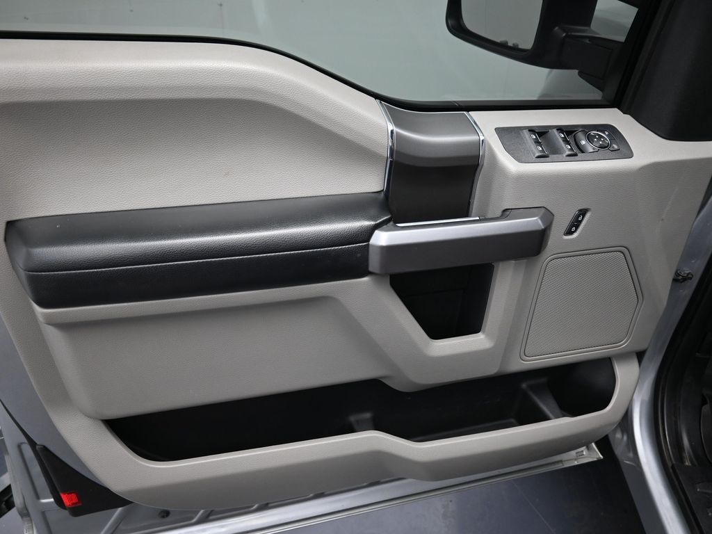 2020 Ford F-150 XLT photo 8