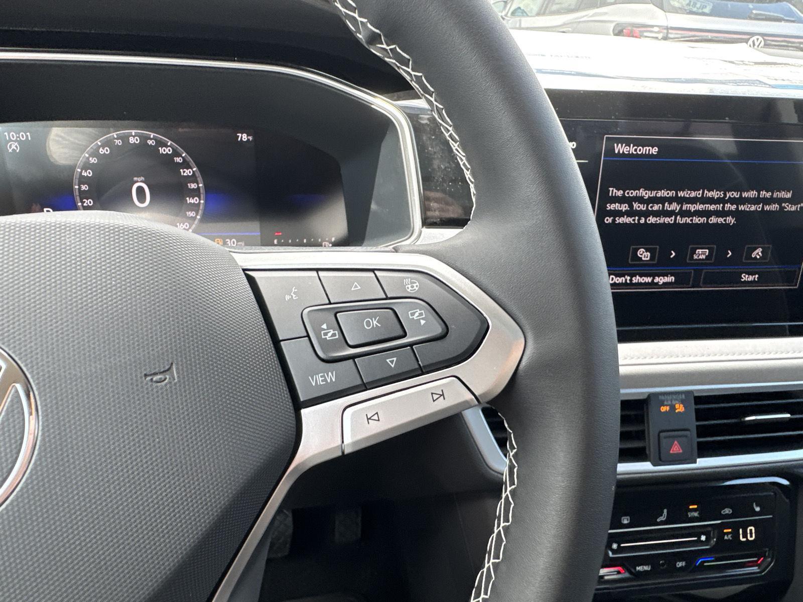 2025 Volkswagen Taos SE photo 14