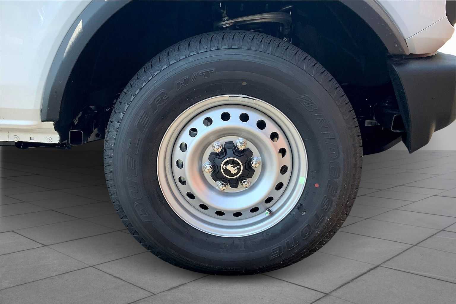 2025 Ford Bronco Base photo 12