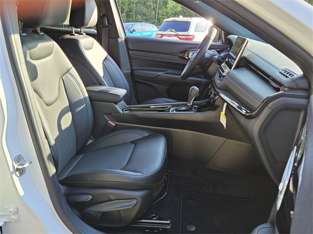 2026 Jeep Compass Latitude photo 15