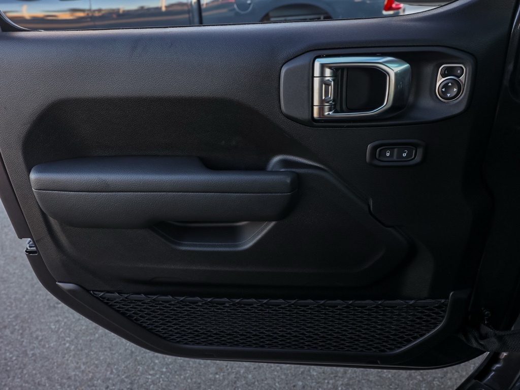 New 2026 Granite Crystal Metallic Clear-Coat Exterior Paint Jeep Rubicon image 22