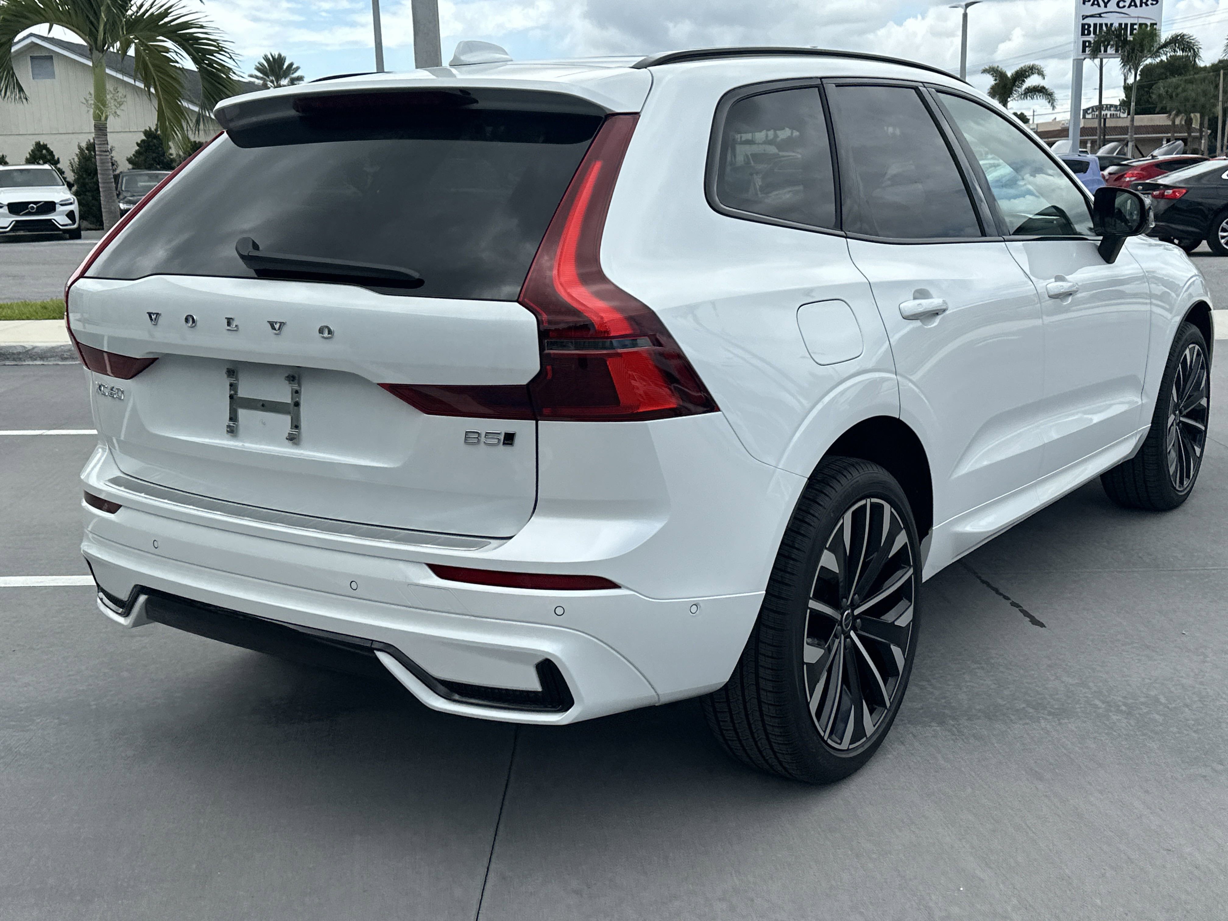 2026 Volvo XC60 B5 photo 6