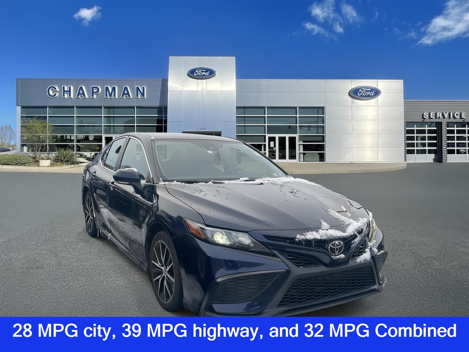 2022 Toyota Camry SE's photo