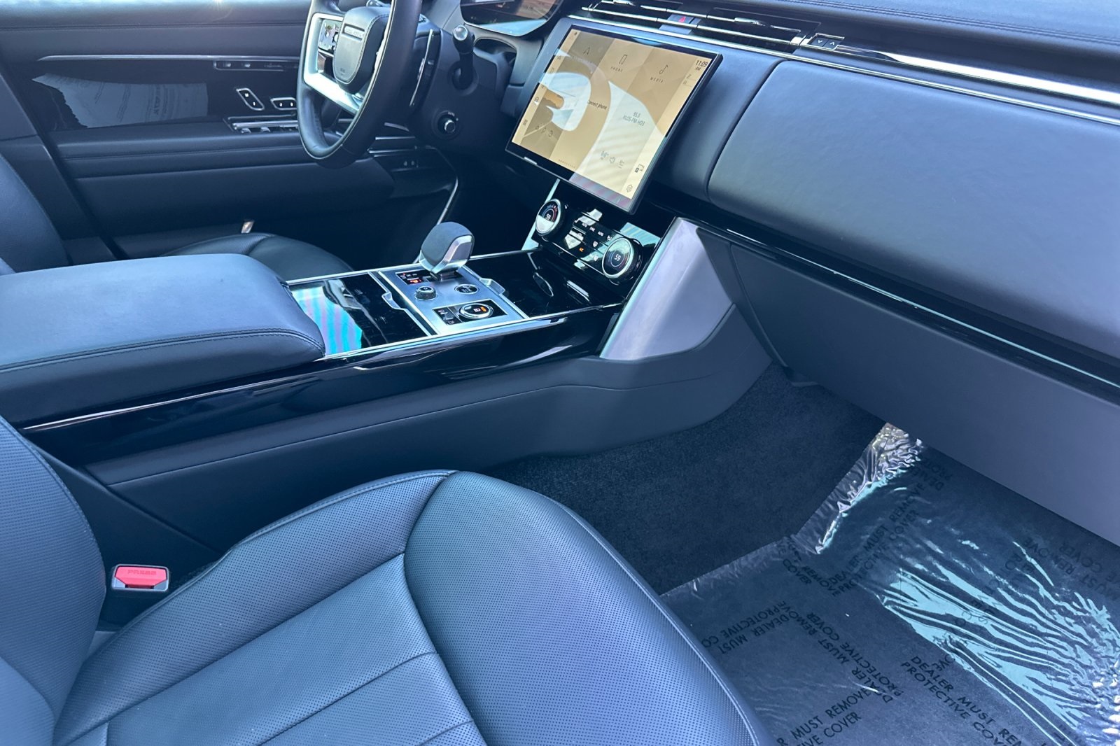 2023 Land Rover Range Rover SE photo 17