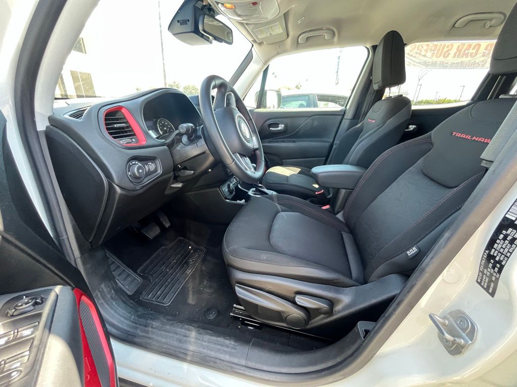 2023 Jeep Renegade Trailhawk photo 5