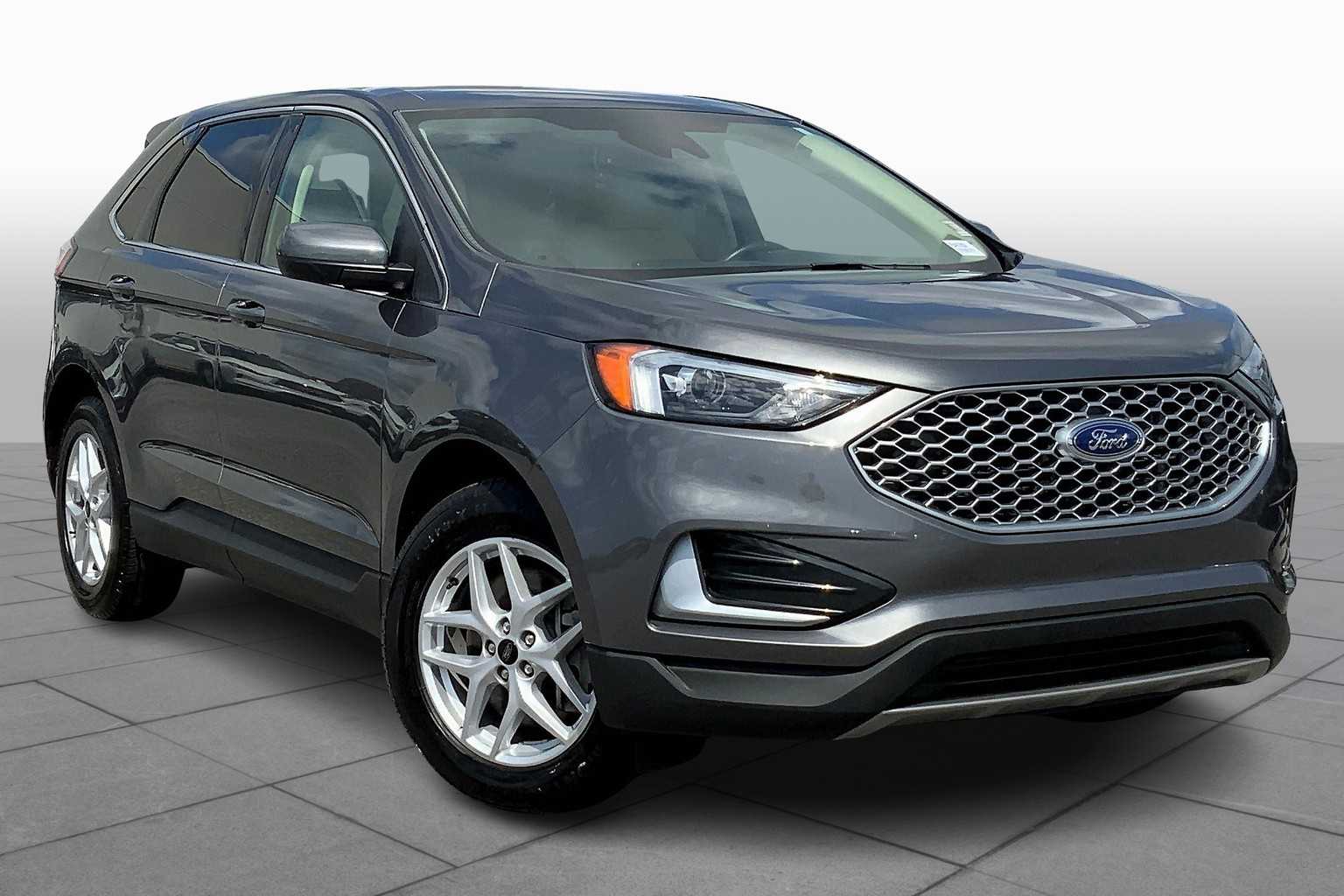 2023 Ford Edge SEL photo 2