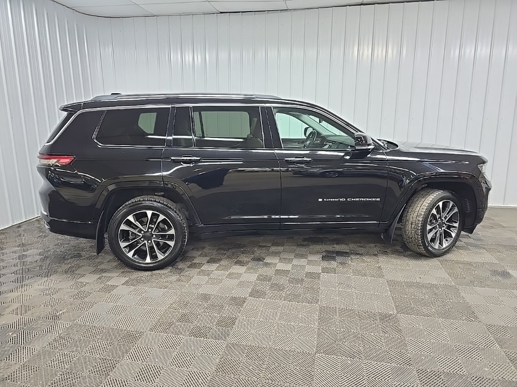 2021 Jeep Grand Cherokee Overland photo 2