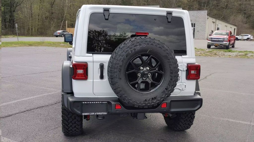 2025 Jeep Wrangler photo 4