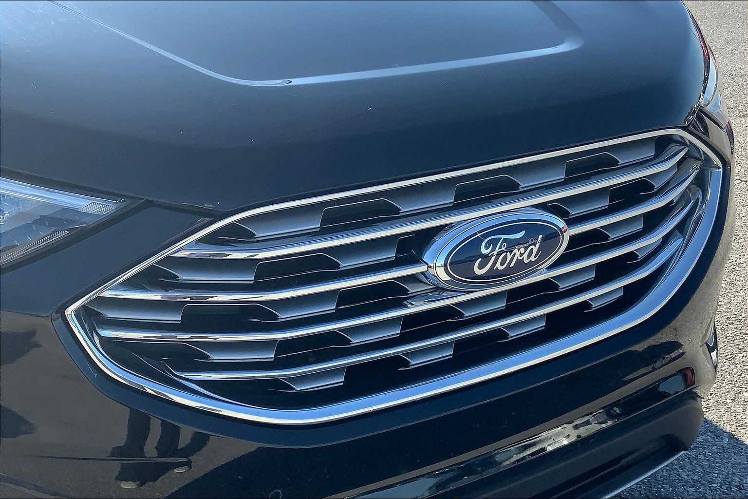 2024 Ford Edge Titanium photo 28