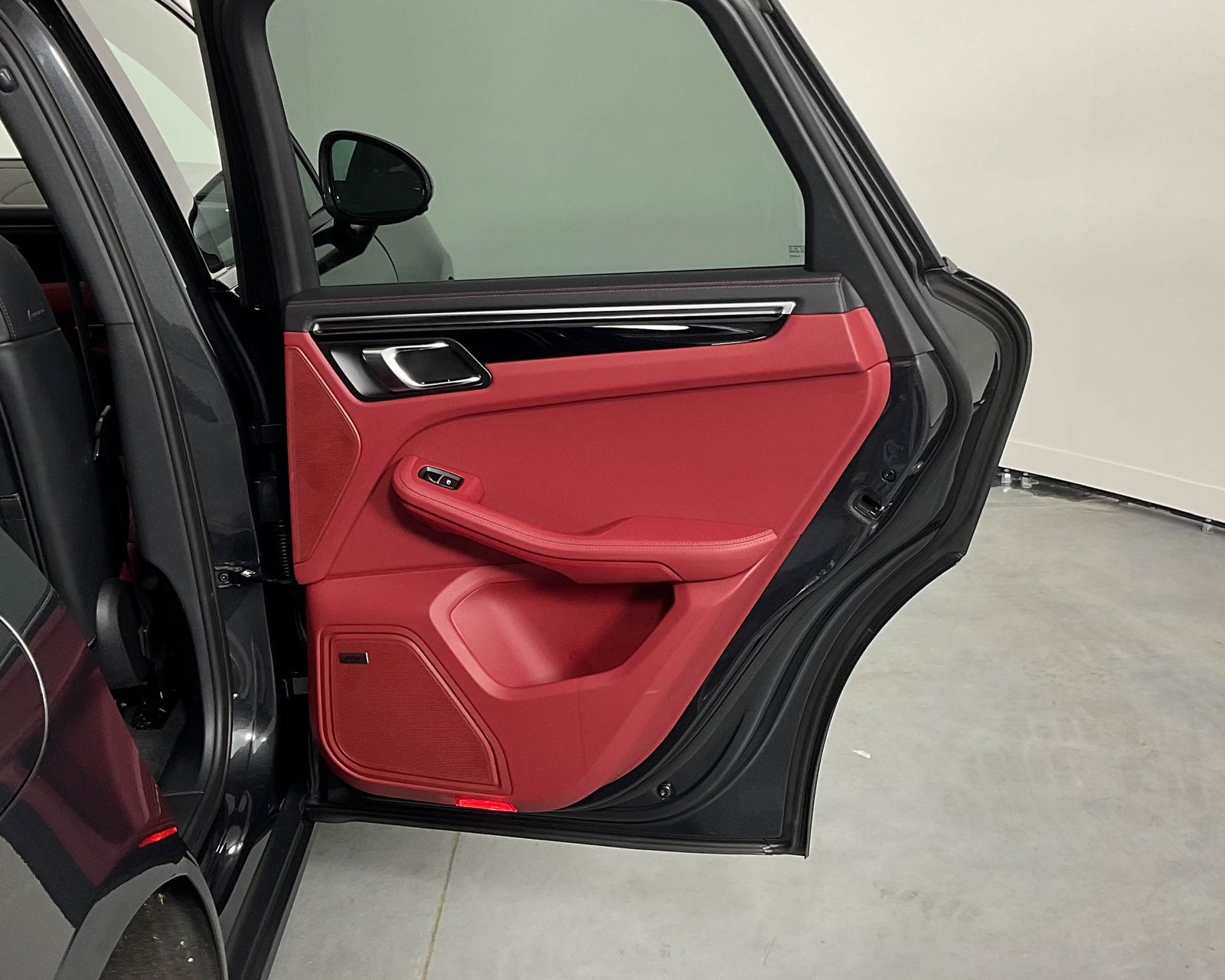 2024 Porsche Macan S photo 24