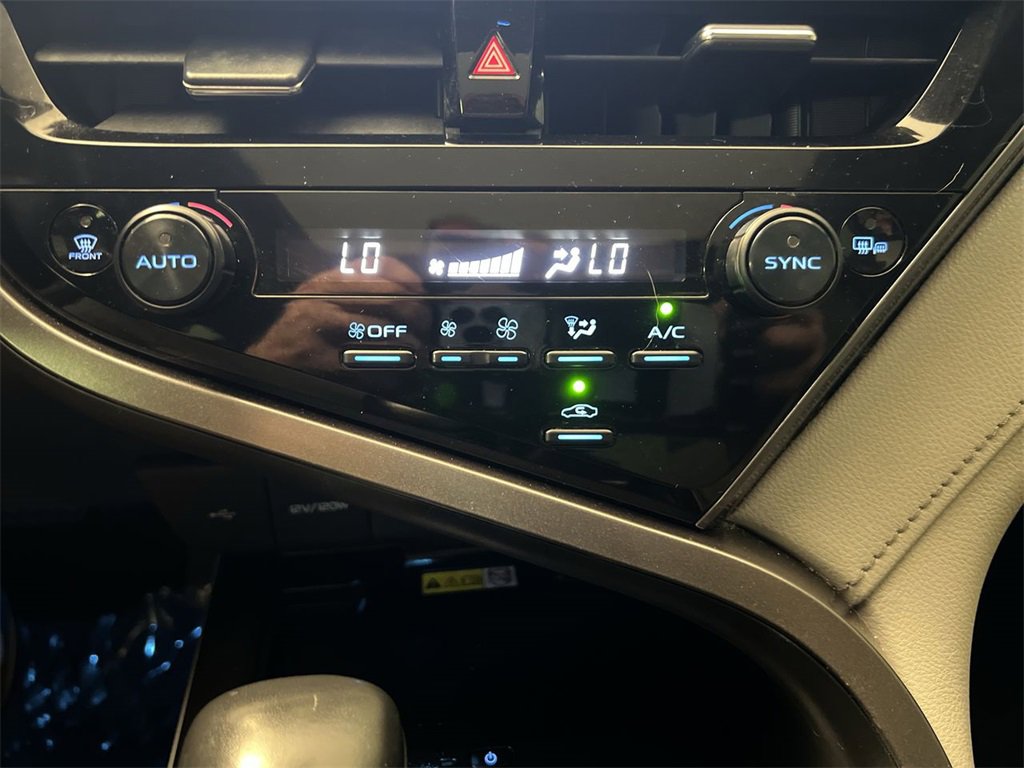 2022 Toyota Camry XSE photo 17