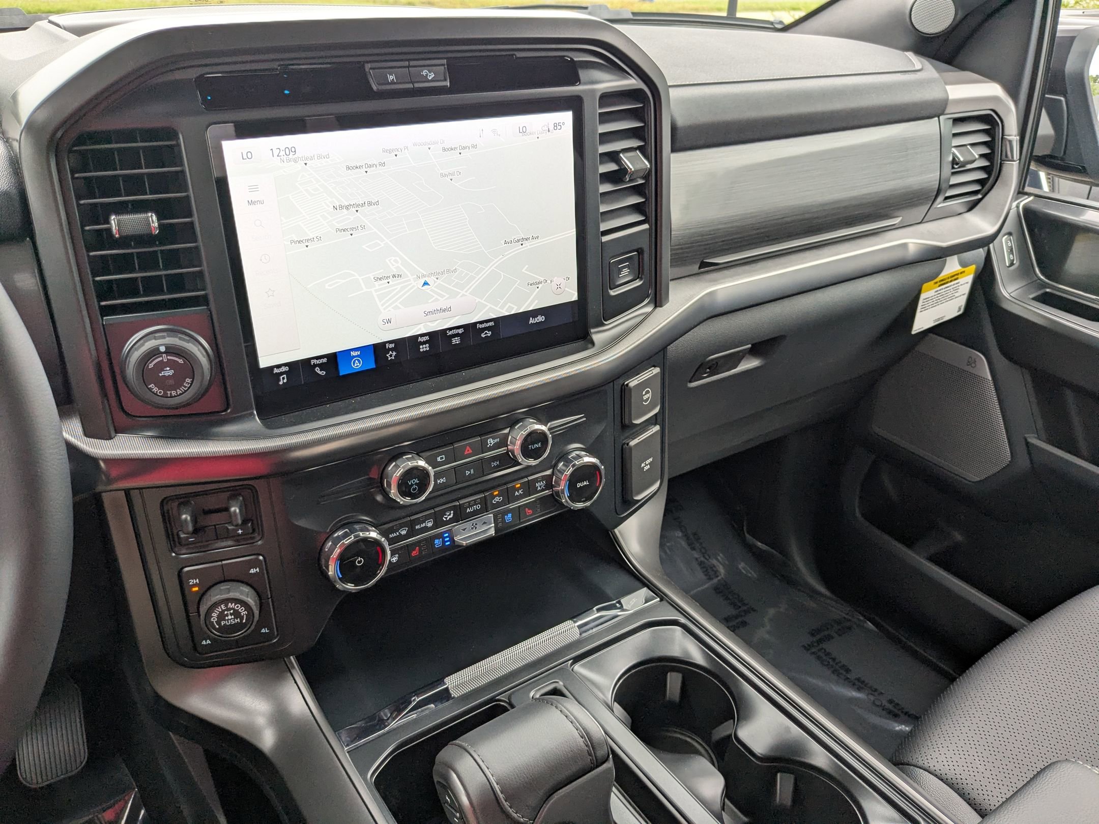 2025 Ford F-150 Lariat photo 22