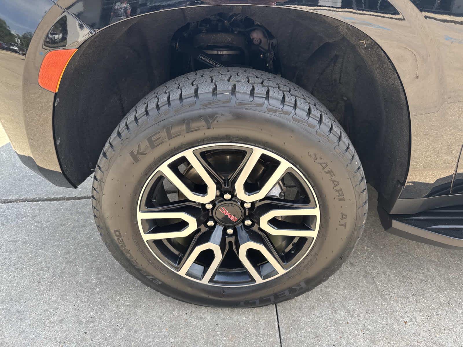 2021 Gmc Yukon AT4 photo 2