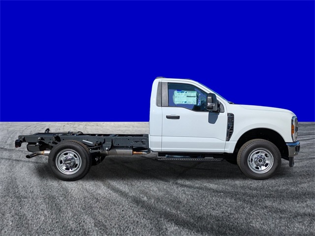 2026 Ford F-350 XL photo 3