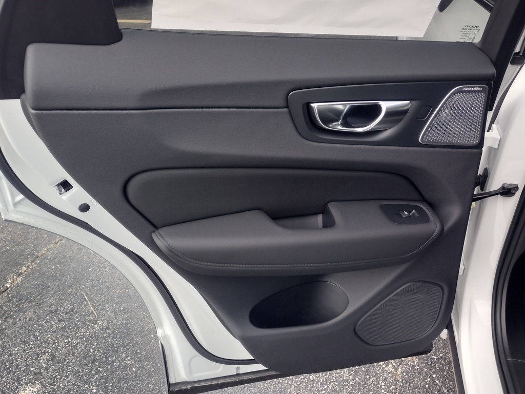 2026 VOLVO XC60 - Image 16