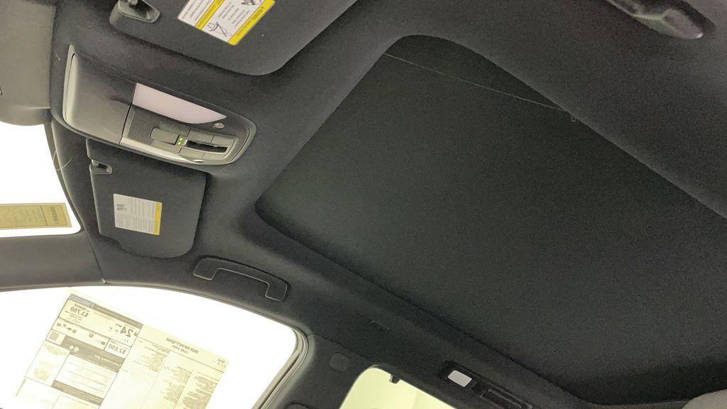 New 2025 White INFINITI LUXE image 33