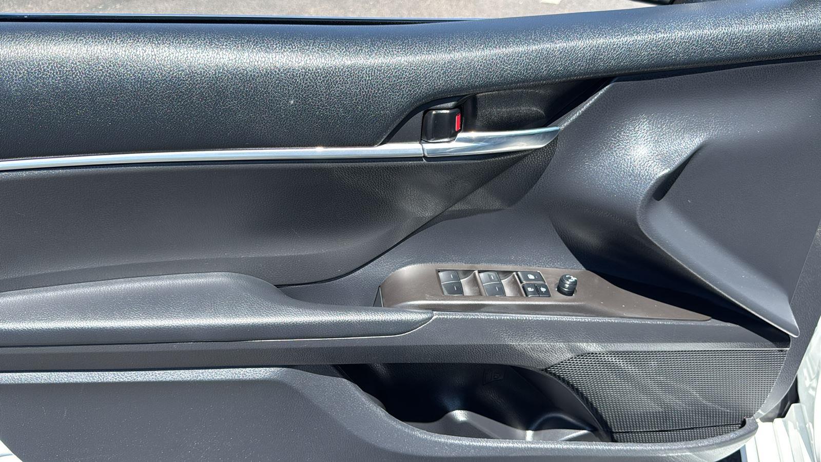 2023 Toyota Camry SE photo 11
