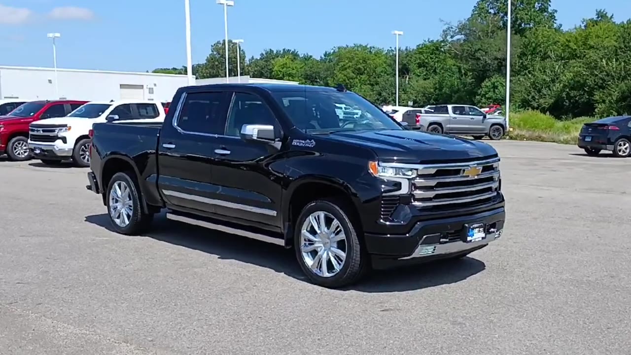 2025 Chevrolet Silverado High Country photo 2