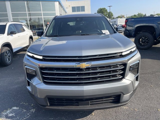2025 Chevrolet Traverse photo 2