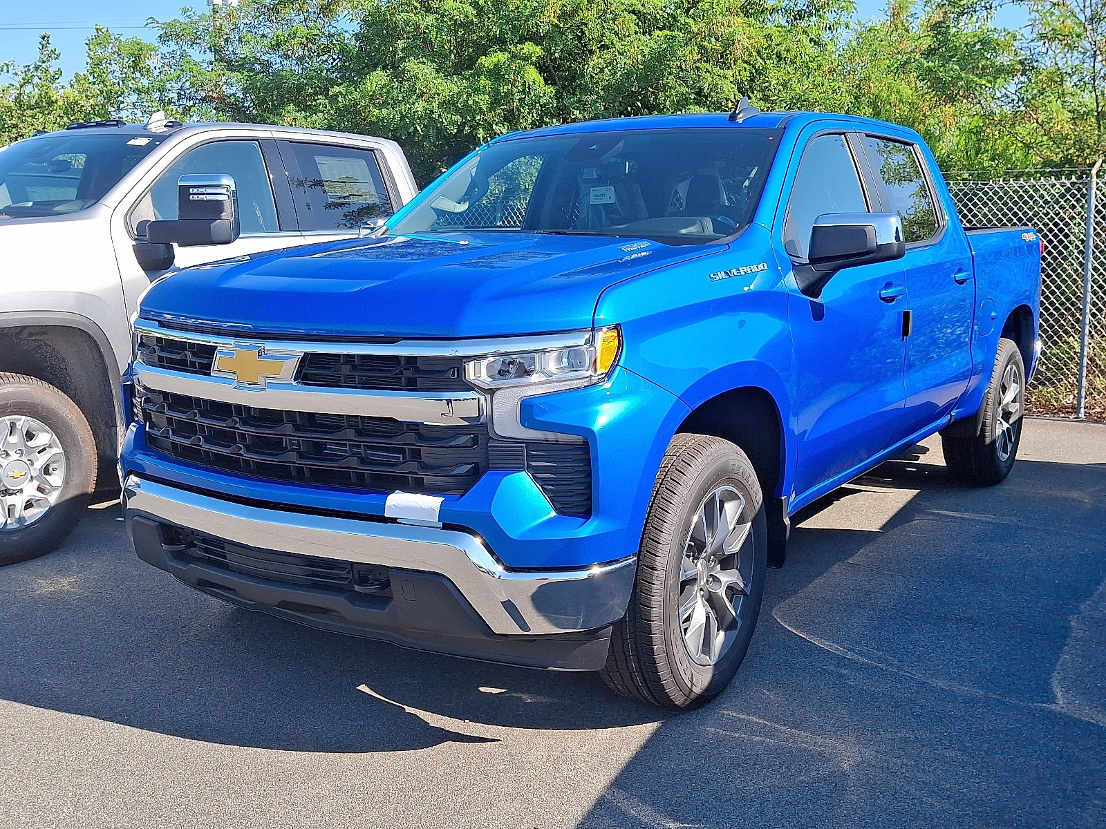 2026 Chevrolet Silverado 1500 LT photo 2