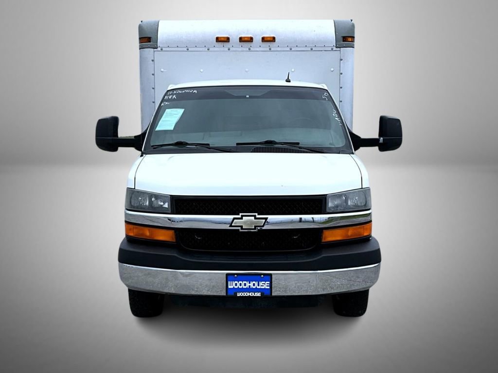 2012 Chevrolet Express Cutaway photo 2