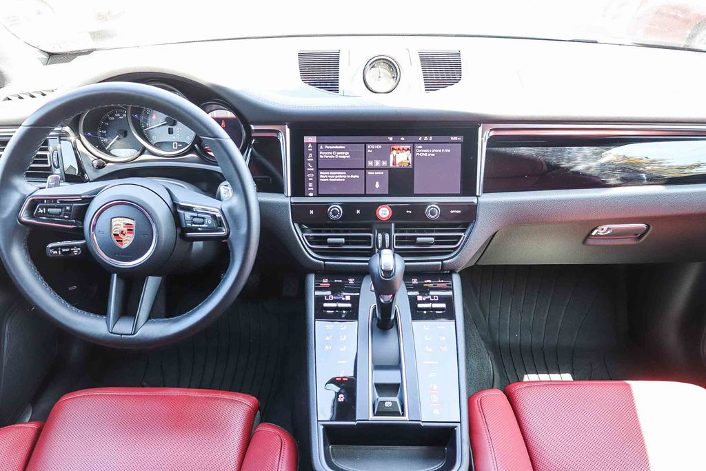 2024 Porsche Macan S photo 11