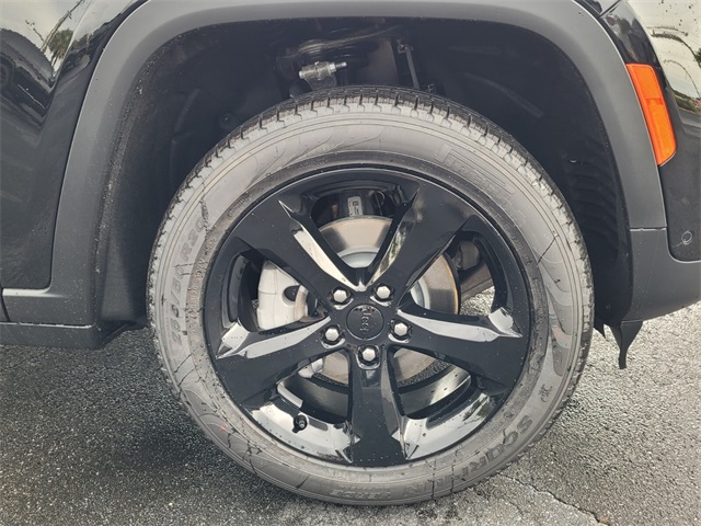 2025 Jeep Grand Cherokee Limited photo 3