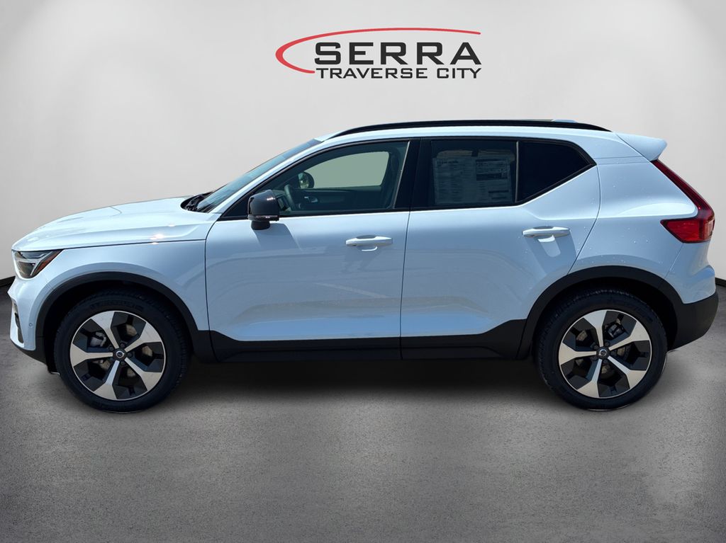 2026 Volvo XC40 AWD Plus photo 8