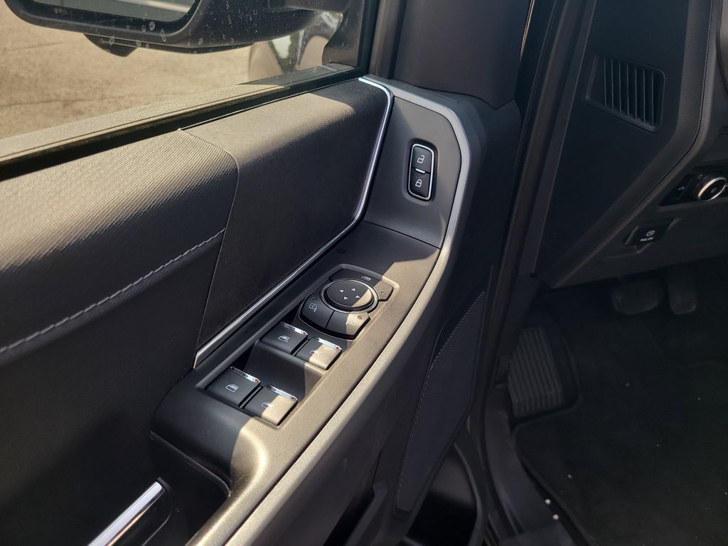 2024 Ford F-150 XLT photo 9
