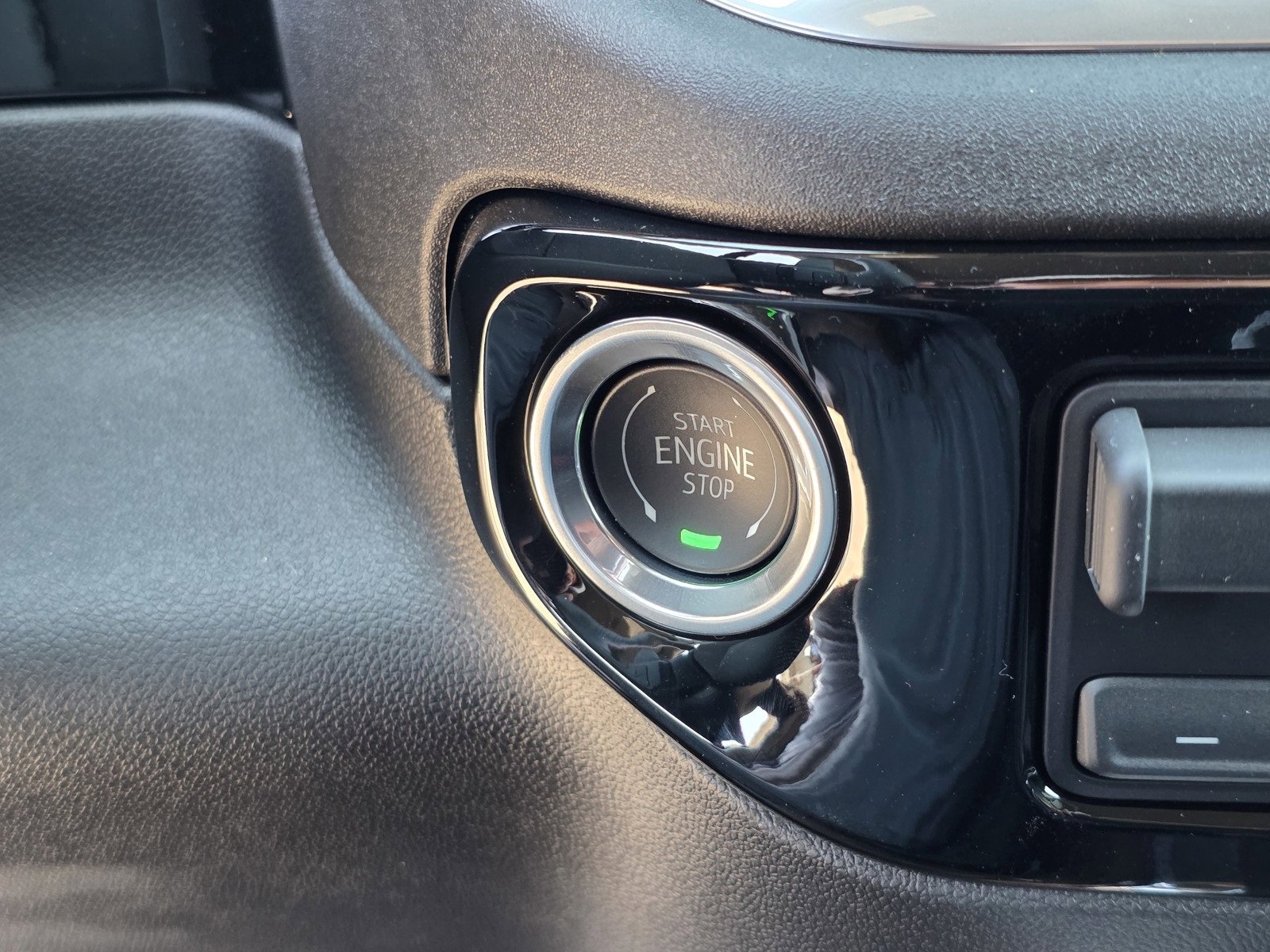 2025 Chevrolet Silverado 1500 RST photo 26