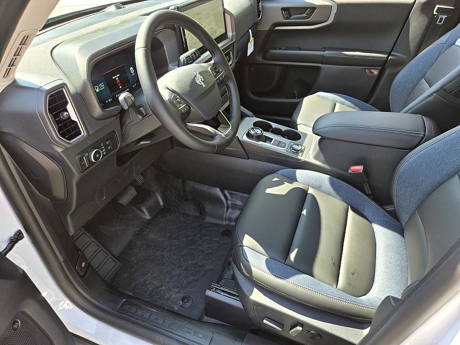 2025 Ford Bronco Sport Outer Banks photo 5