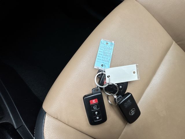 2016 Toyota RAV4 Limited photo 16