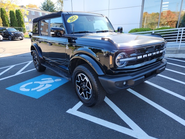2023 Ford Bronco 4-Door Outer Banks's photo