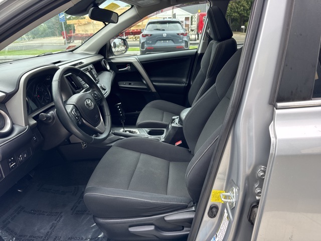 2017 Toyota RAV4 XLE photo 14